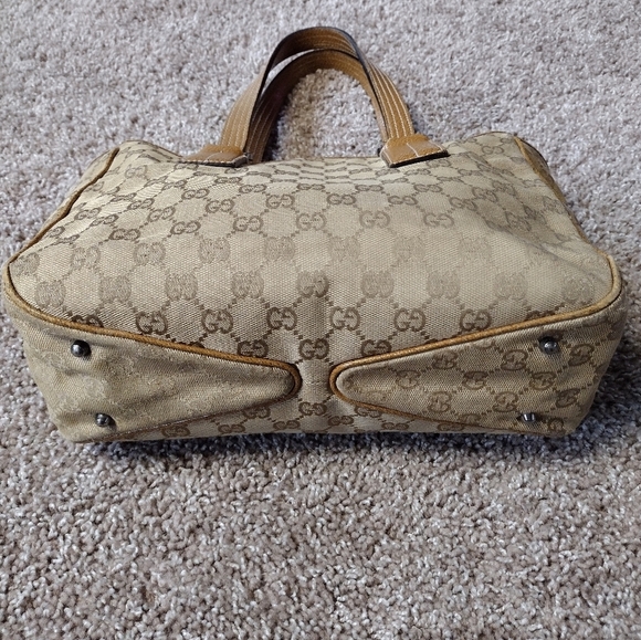 Gucci Medium Tan Monogram Tote Bag - Picture 4 of 16
